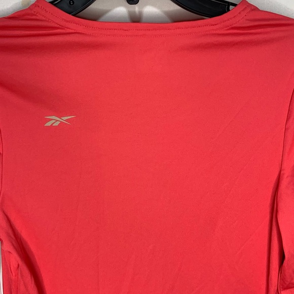 REEBOK Slim Fit UV Protective V-Neck Workout Top NWT - Size M - Picture 4 of 9